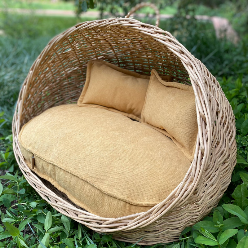 Cama de mimbre pequeña ovalada con techo