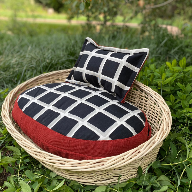 Cama pequeña ovalada mimbre marfil claro