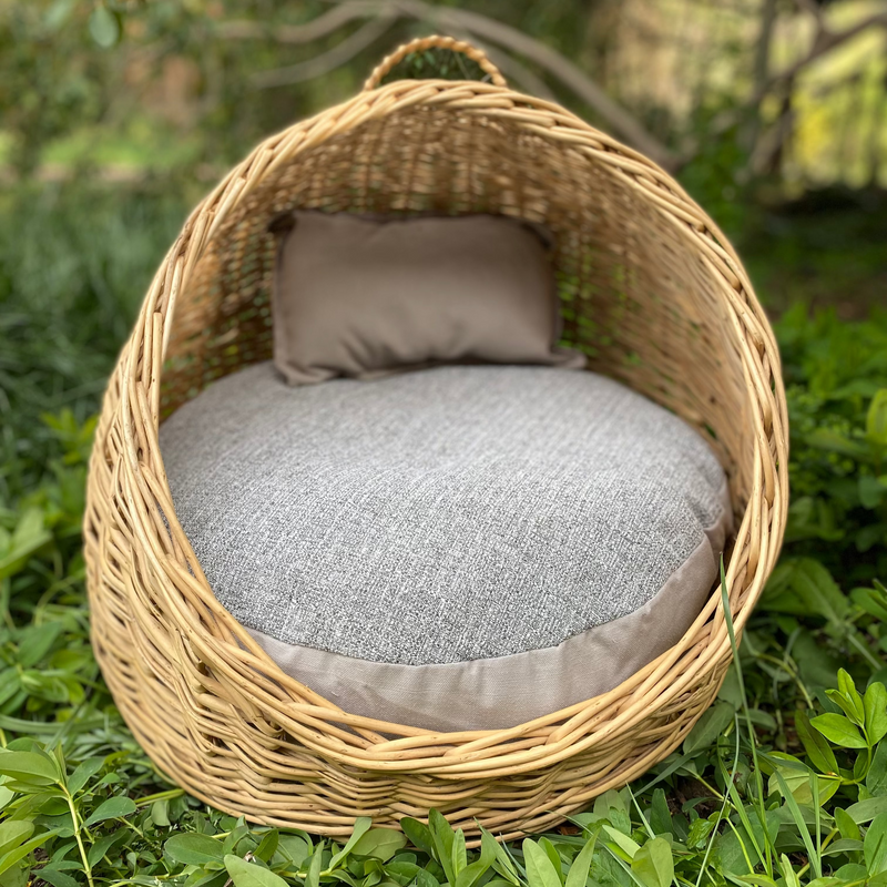 Cama pequeña mimbre natural ovalada con techo