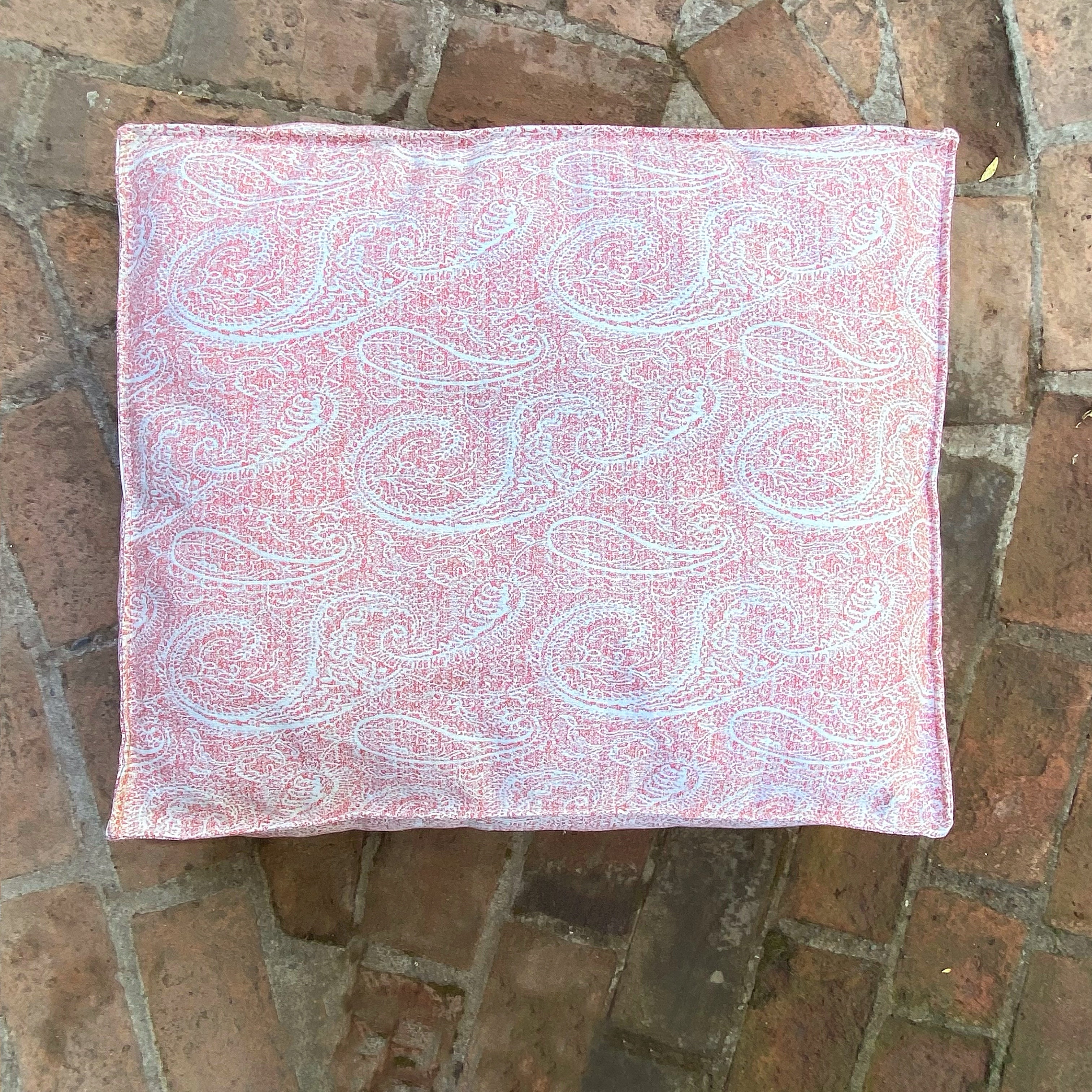 Funda para cama modelo Cozy Pouff Paisley rojo terracota