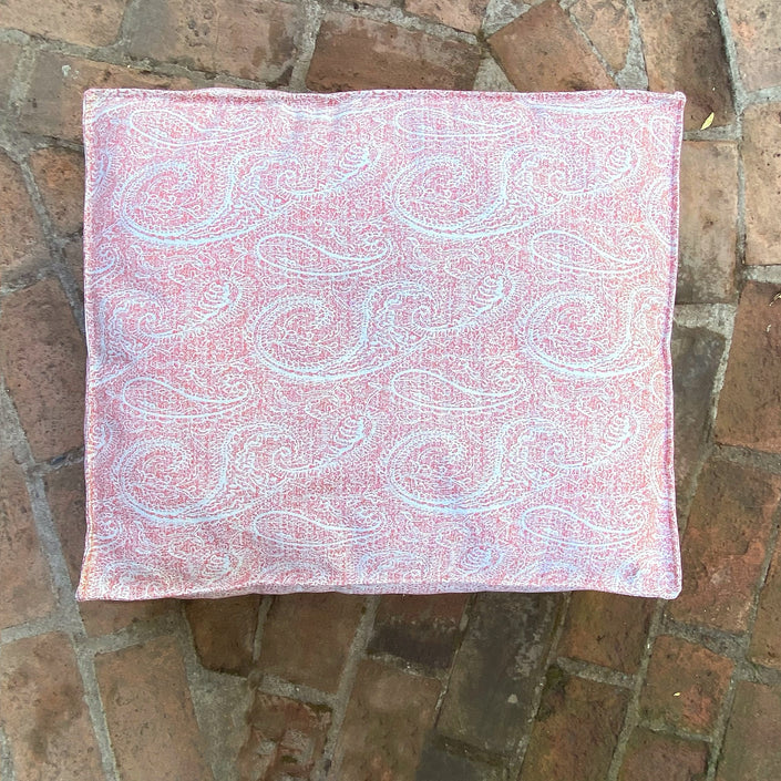 Cama modelo Cozy Pouff Paisley rojo terracota