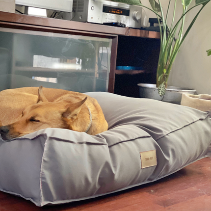 Cama Cozy Pouff  gris perla  impermeable 💧🐾